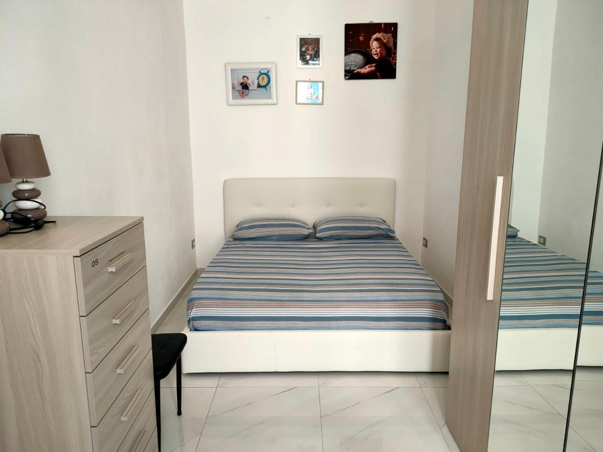 Appartamento Di Fronte Al Porto Turistico Каляри Екстериор снимка
