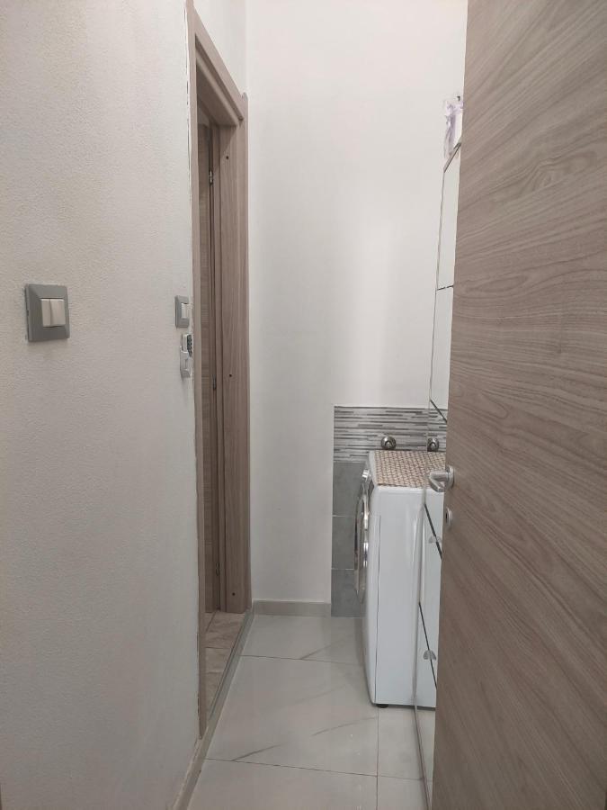 Appartamento Di Fronte Al Porto Turistico Каляри Екстериор снимка